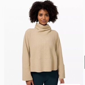 Lululemon "Retreat Yourself Pullover" Size M/L (Beige)